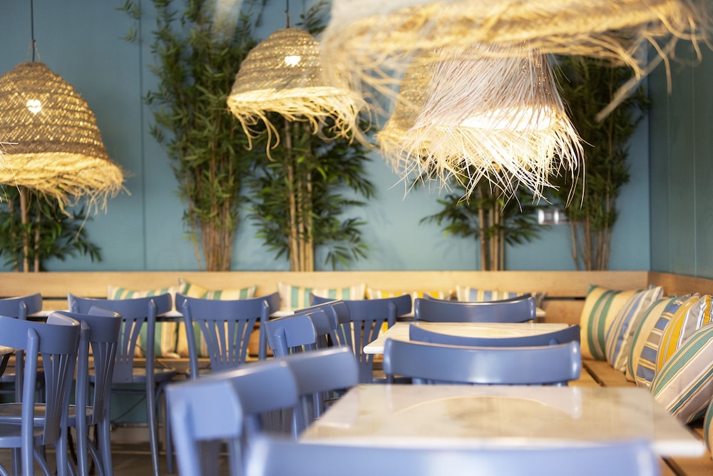 Yomo Hostal BCN Port — Restaurant & bars in Barcelona, Catalonia