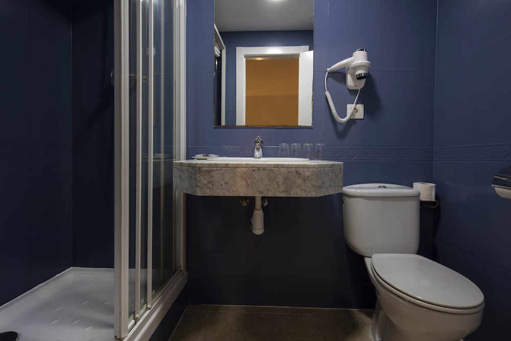 Yomo Hostal BCN Port — Hotel rooms in Barcelona, Catalonia