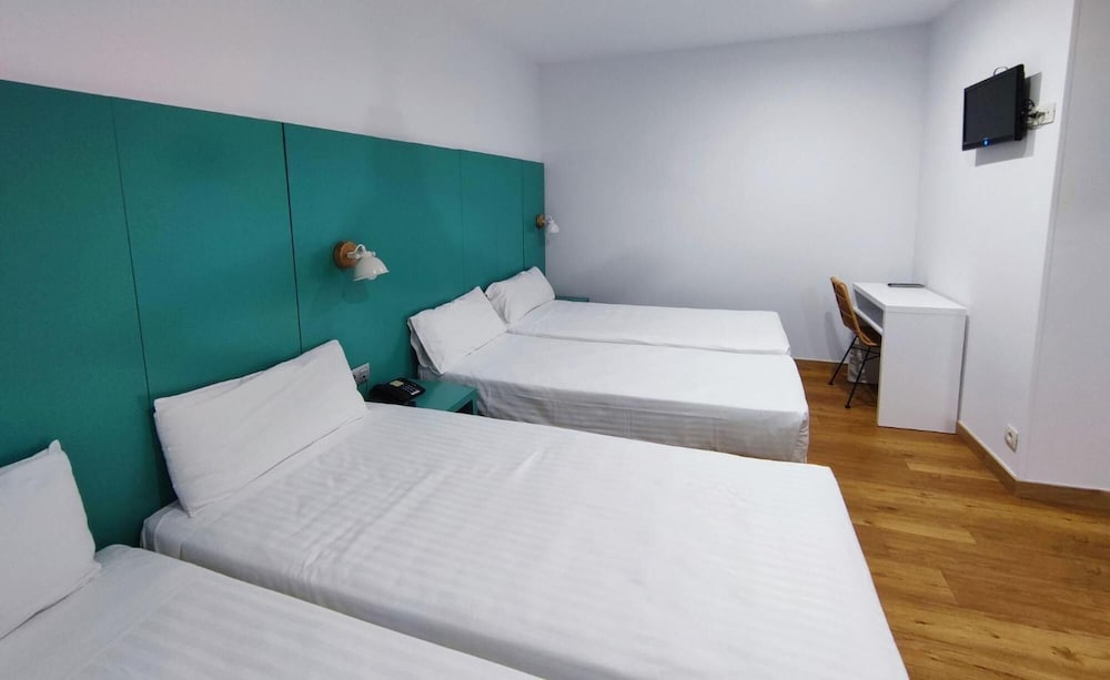 Yomo Hostal BCN Port — Hotel rooms in Barcelona, Catalonia