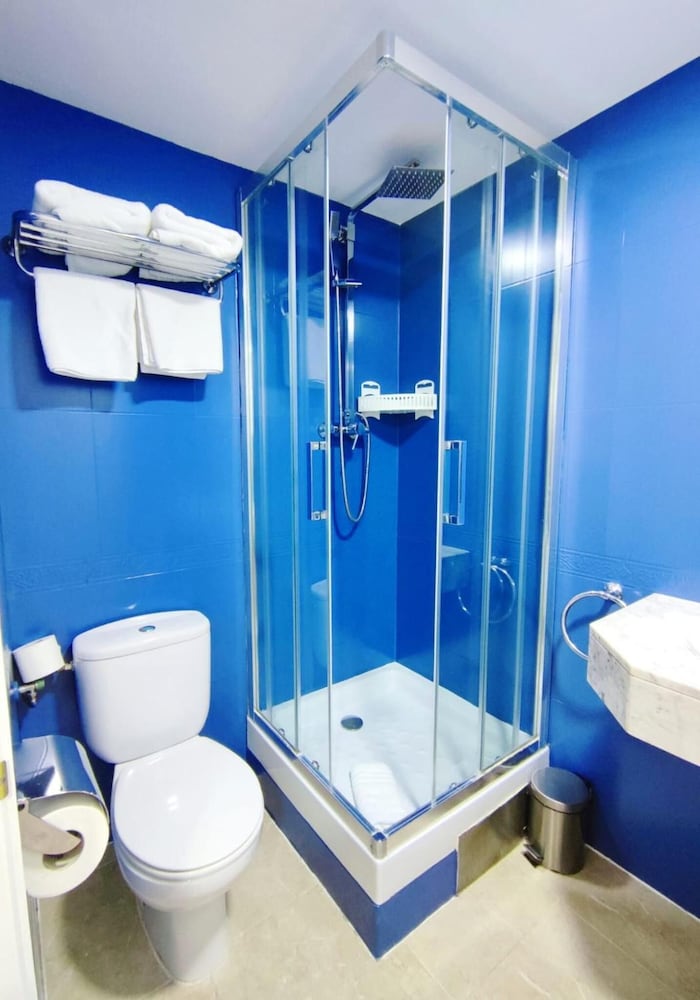 Yomo Hostal BCN Port — Hotel rooms in Barcelona, Catalonia