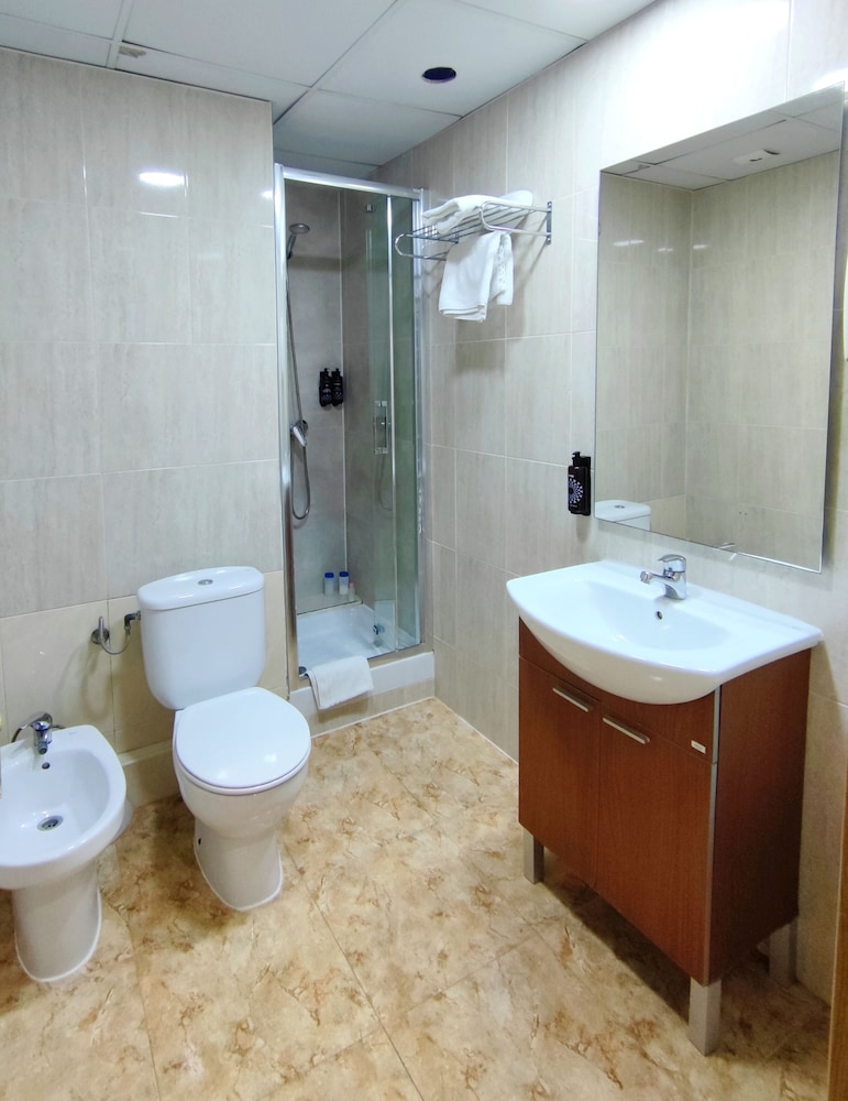 Yomo Hostal BCN Port — Hotel rooms in Barcelona, Catalonia