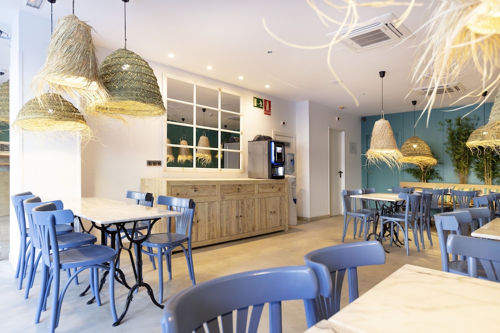 Yomo Hostal BCN Port — Restaurant & bars in Barcelona, Catalonia