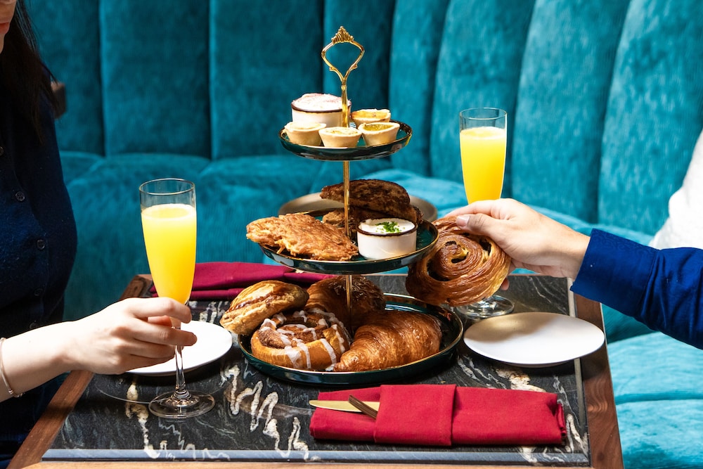 Hotel Belleclaire Central Park, a Small Luxury Hotel — Restaurant & bars in New York City, New York State