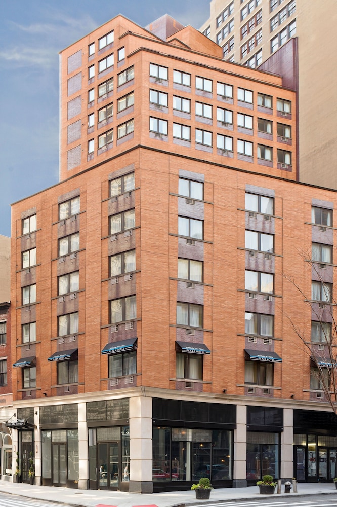Broadway Plaza Hotel — Hotel building in New York City, New York State