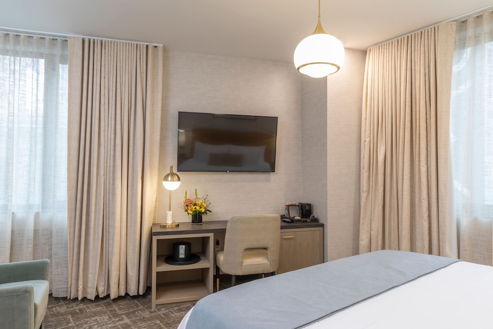 Broadway Plaza Hotel — Hotel rooms in New York City, New York State