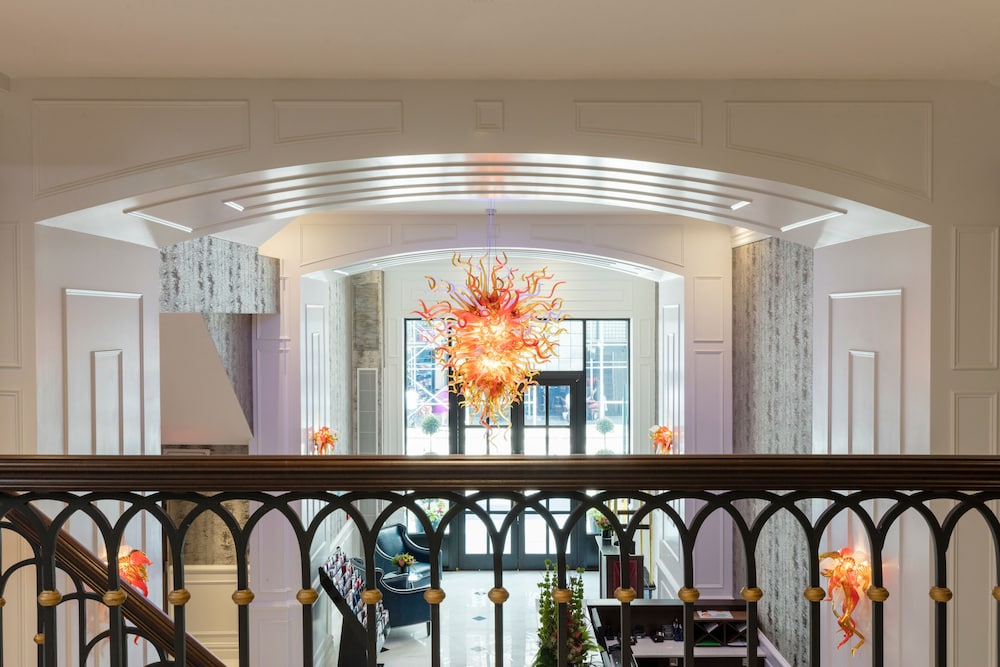 Broadway Plaza Hotel — Hotel building in New York City, New York State