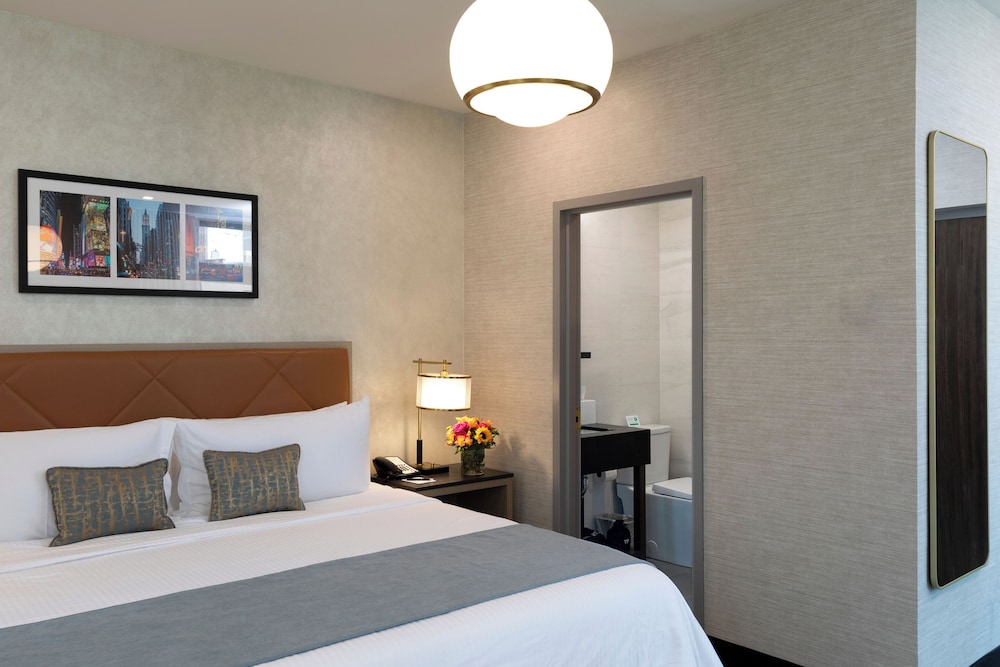 Broadway Plaza Hotel — Hotel rooms in New York City, New York State