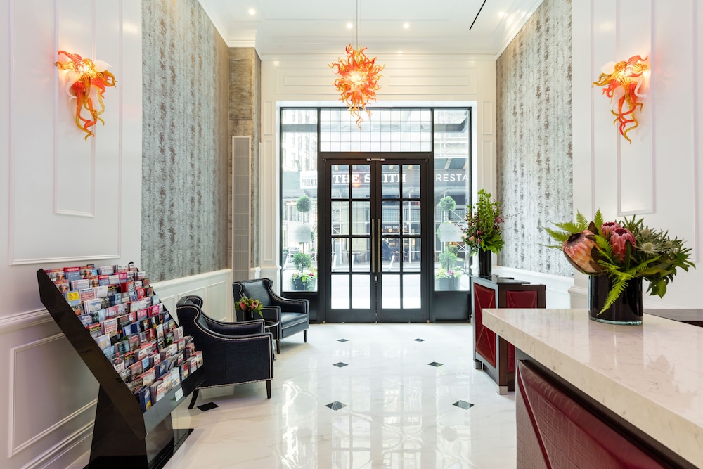 Broadway Plaza Hotel — Hotel building in New York City, New York State