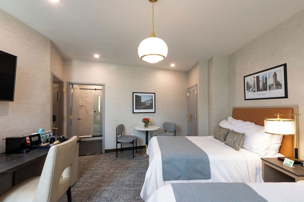 Broadway Plaza Hotel — Hotel rooms in New York City, New York State