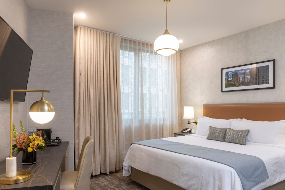Broadway Plaza Hotel — Hotel rooms in New York City, New York State