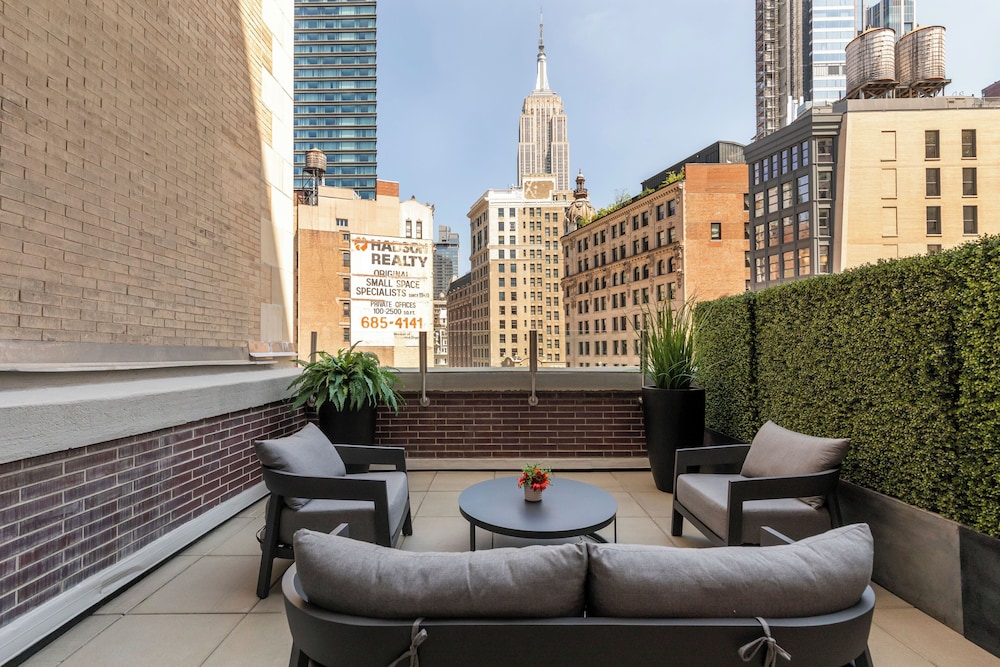 Broadway Plaza Hotel — Hotel rooms in New York City, New York State