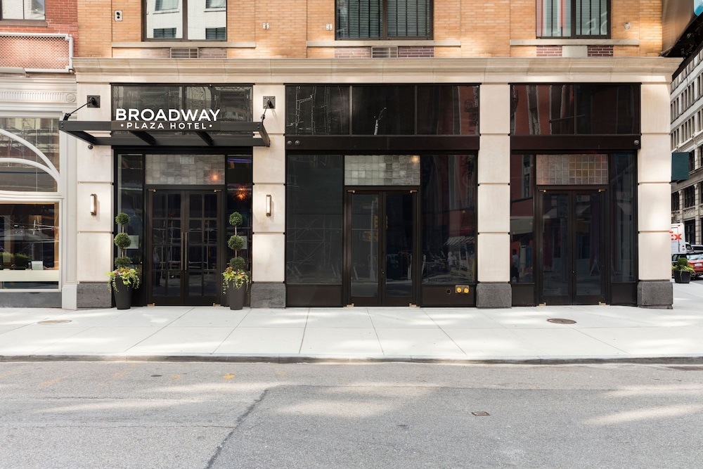Broadway Plaza Hotel — Restaurant & bars in New York City, New York State