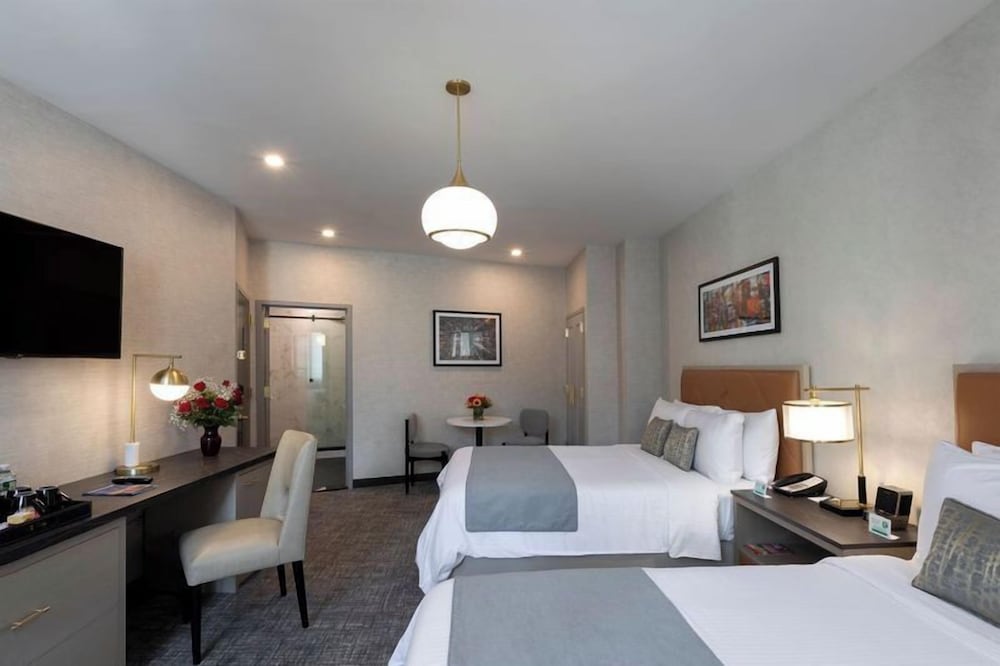 Broadway Plaza Hotel — Hotel rooms in New York City, New York State