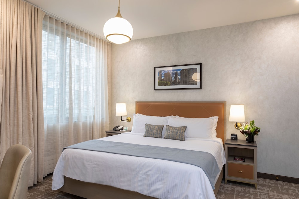 Broadway Plaza Hotel — Hotel rooms in New York City, New York State