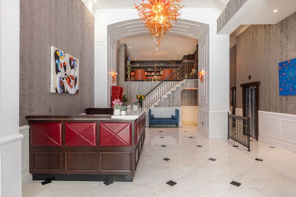 Broadway Plaza Hotel — Hotel building in New York City, New York State