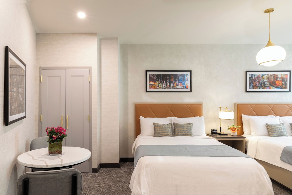 Broadway Plaza Hotel — Hotel rooms in New York City, New York State