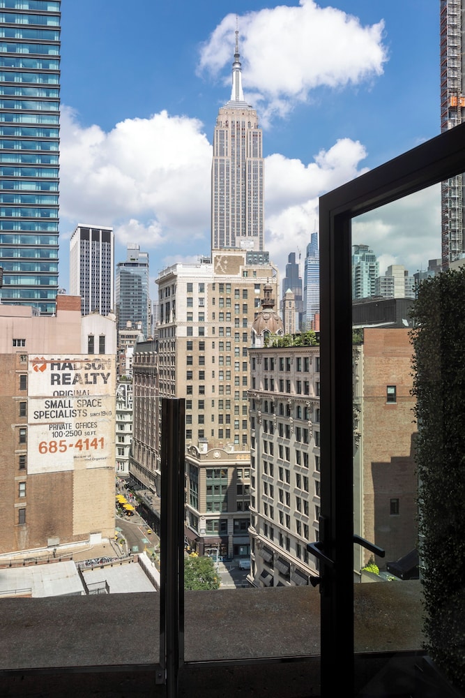 Broadway Plaza Hotel — Hotel rooms in New York City, New York State