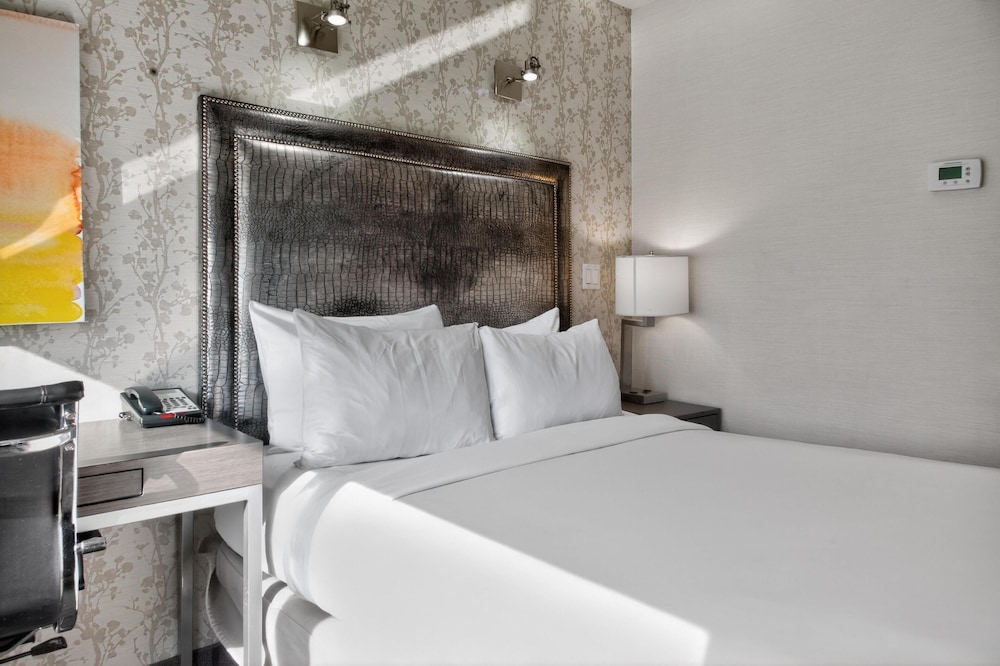 Times Square West Hotel, BW Signature Collection — Hotel rooms in New York City, New York State