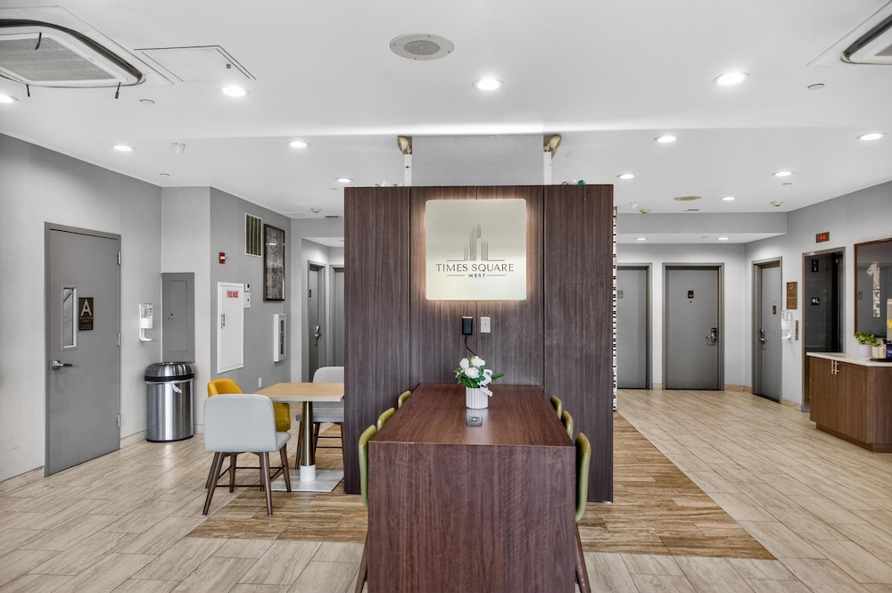 Times Square West Hotel, BW Signature Collection — Hotel building in New York City, New York State