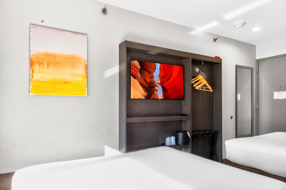 Times Square West Hotel, BW Signature Collection — Hotel rooms in New York City, New York State