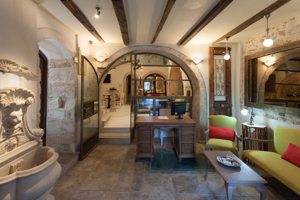 Hamam Oriental Suites — Hotel building in Rethymnon