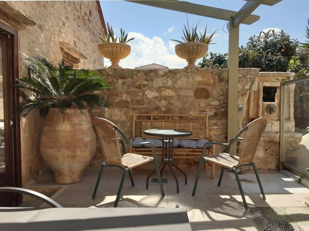 Hamam Oriental Suites — Hotel building in Rethymnon