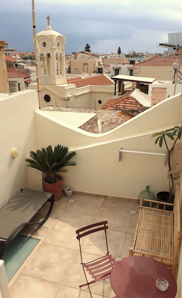 Hamam Oriental Suites — Hotel building in Rethymnon