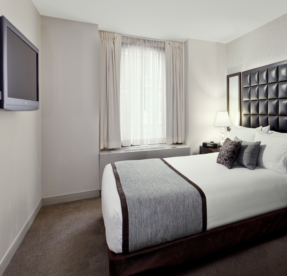 Distrikt Hotel New York City, Tapestry Collection by Hilton — Hotel rooms in New York City, New York State