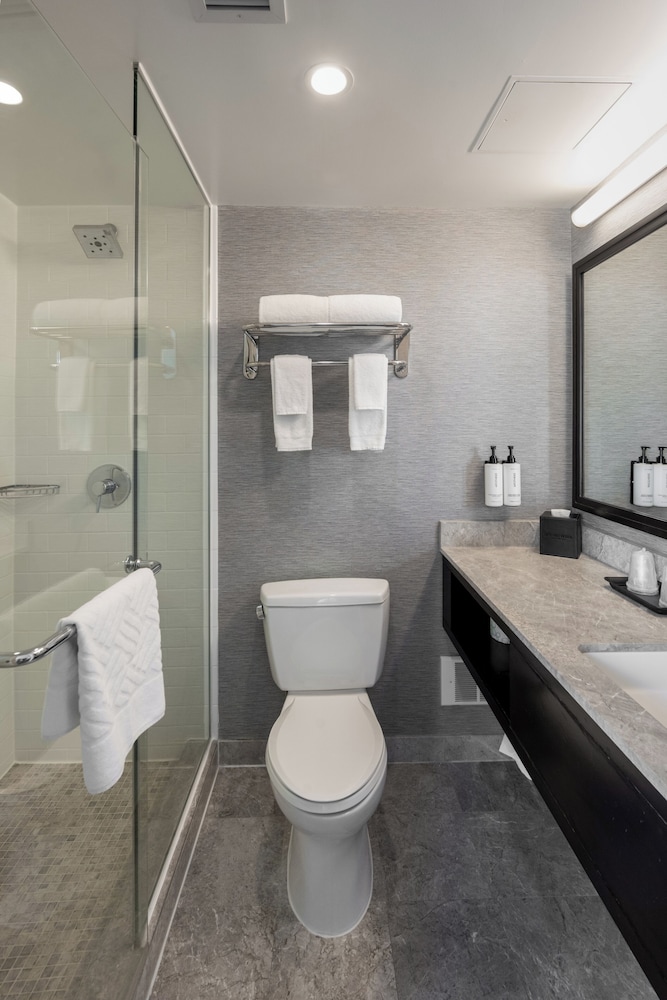 Distrikt Hotel New York City, Tapestry Collection by Hilton — Hotel rooms in New York City, New York State