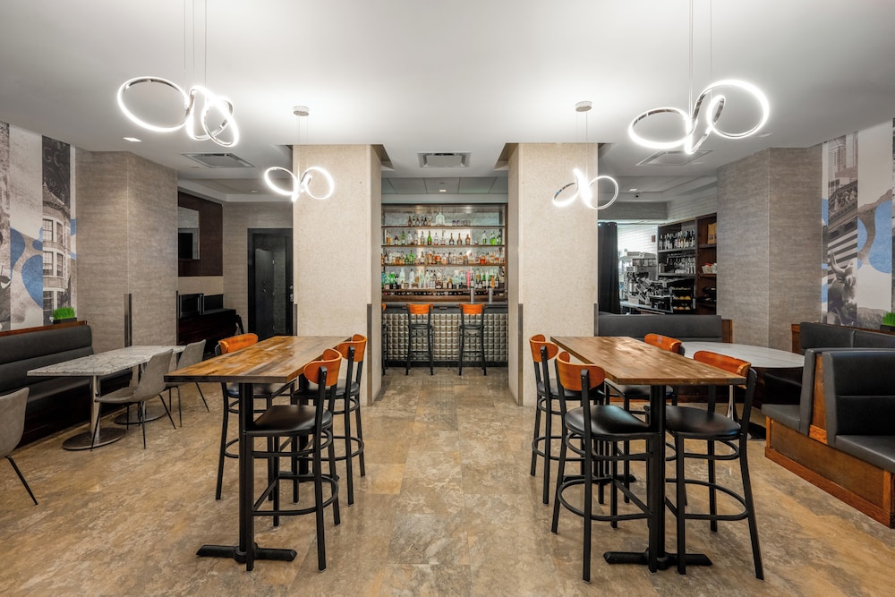 Distrikt Hotel New York City, Tapestry Collection by Hilton — Restaurant & bars in New York City, New York State
