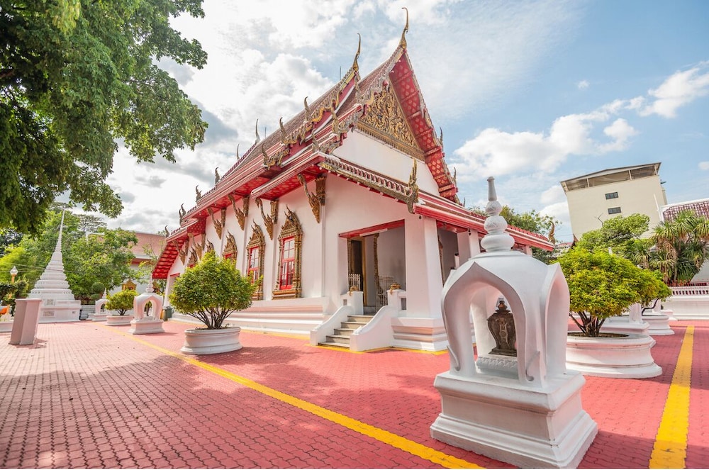The Peninsula Bangkok — Attractions in the area in Bangkok, Bangkok