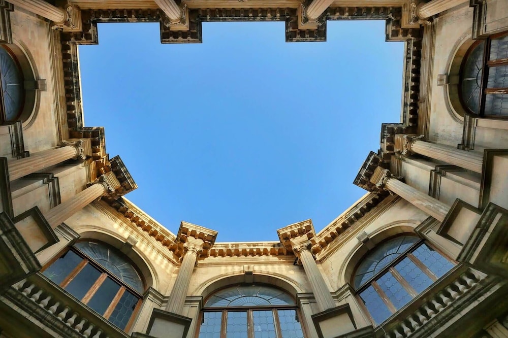 Veneziano Hotel — Hotel building in Heraklion