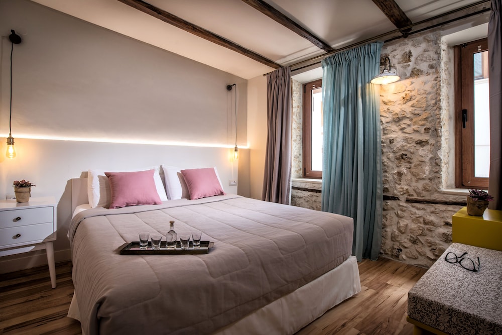 Veneziano Hotel — Hotel rooms in Heraklion