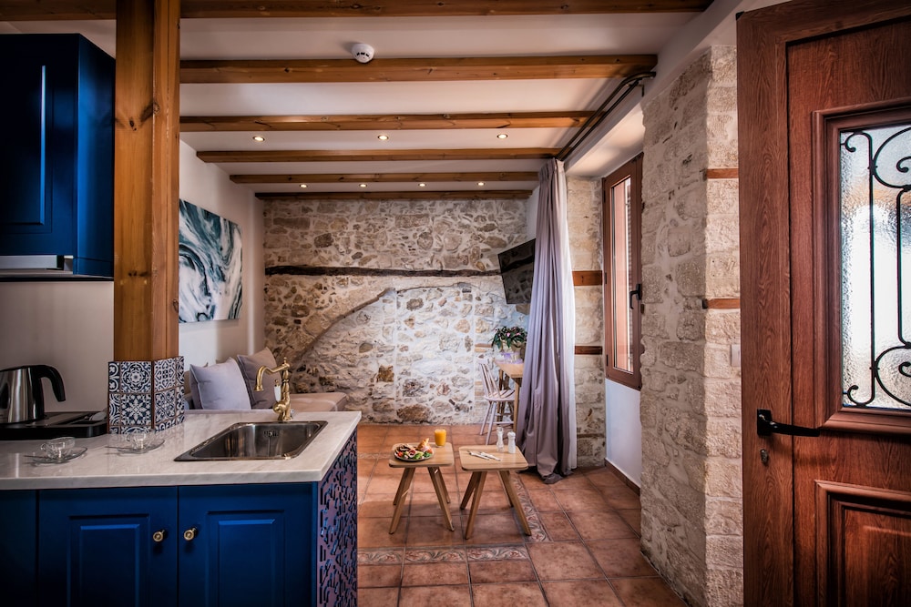 Veneziano Hotel — Hotel rooms in Heraklion