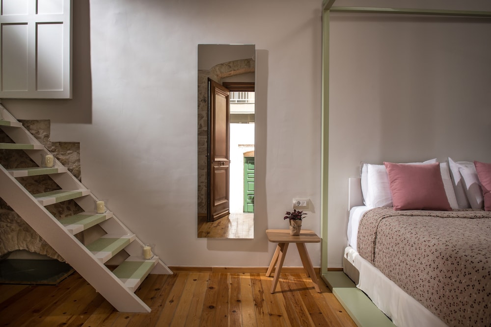 Veneziano Hotel — Hotel rooms in Heraklion
