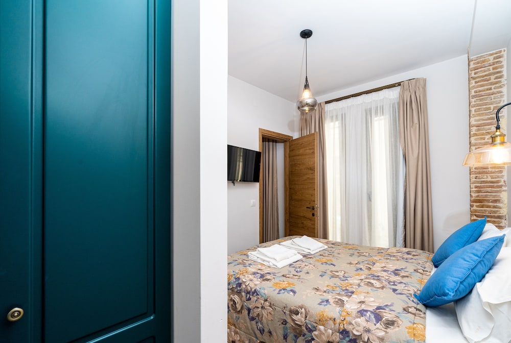 Veneziano Hotel — Hotel rooms in Heraklion