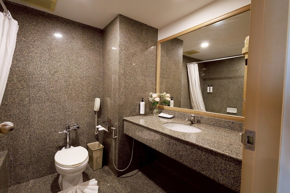 Prince Palace Hotel Bangkok — Hotel rooms in Bangkok, Bangkok
