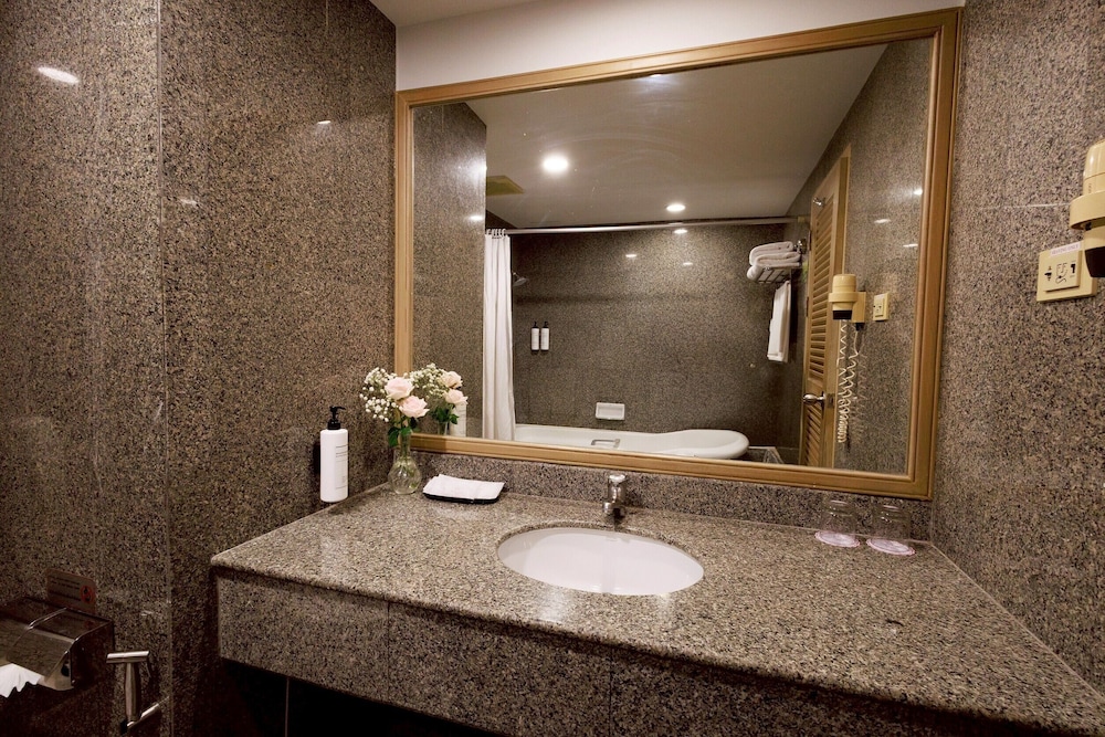 Prince Palace Hotel Bangkok — Hotel rooms in Bangkok, Bangkok