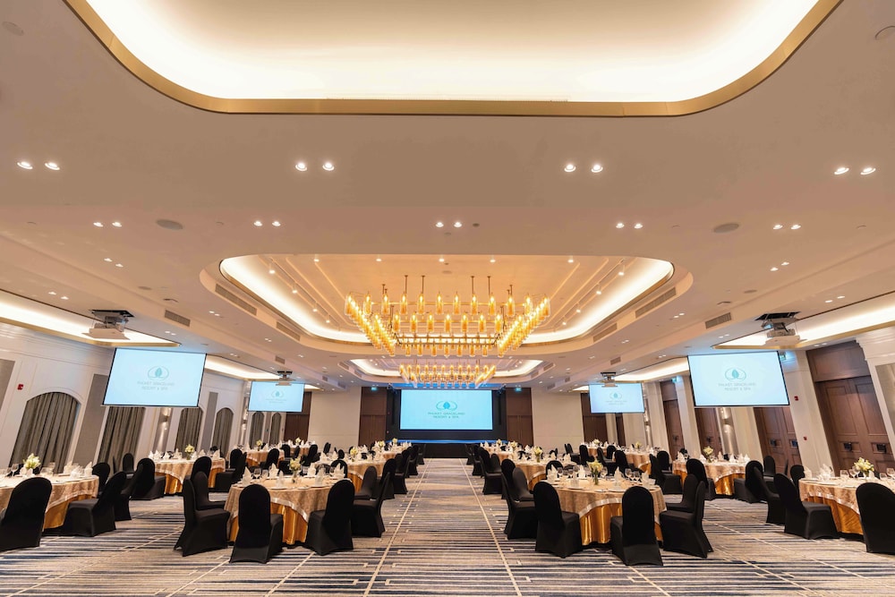 Phuket Graceland Resort And Spa — Restaurant & bars in Patong Beach, Phuket Province