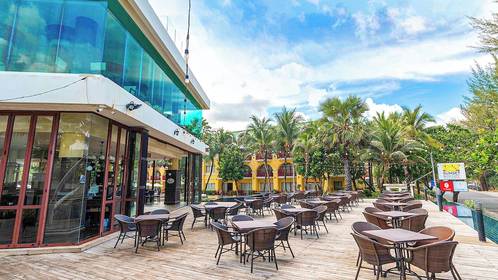 Phuket Graceland Resort And Spa — Restaurant & bars in Patong Beach, Phuket Province