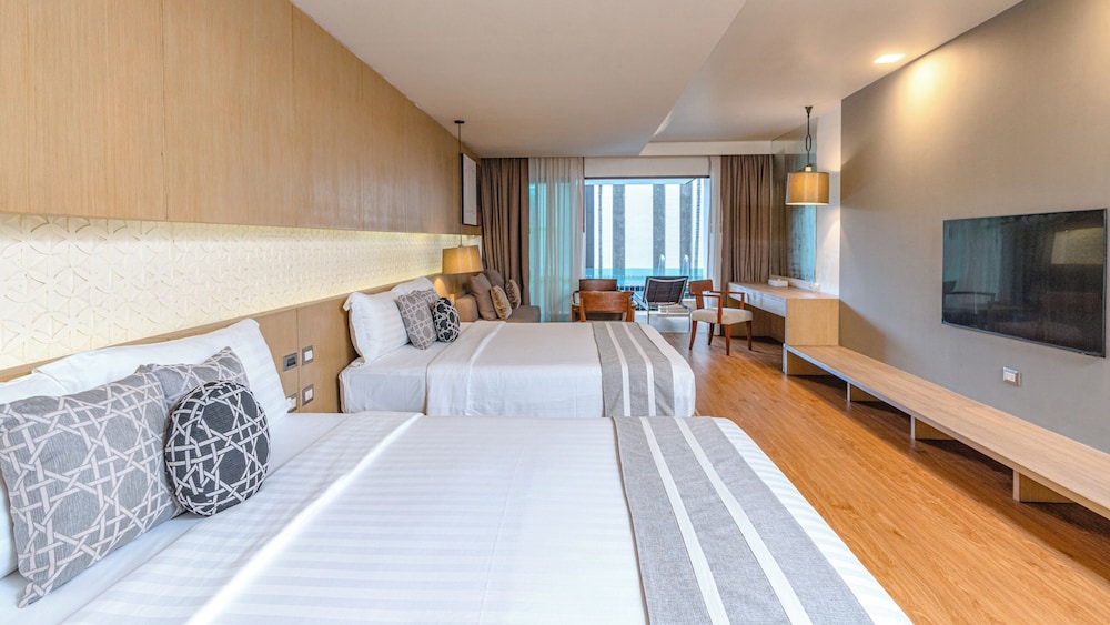 Phuket Graceland Resort And Spa — Hotel rooms in Patong Beach, Phuket Province