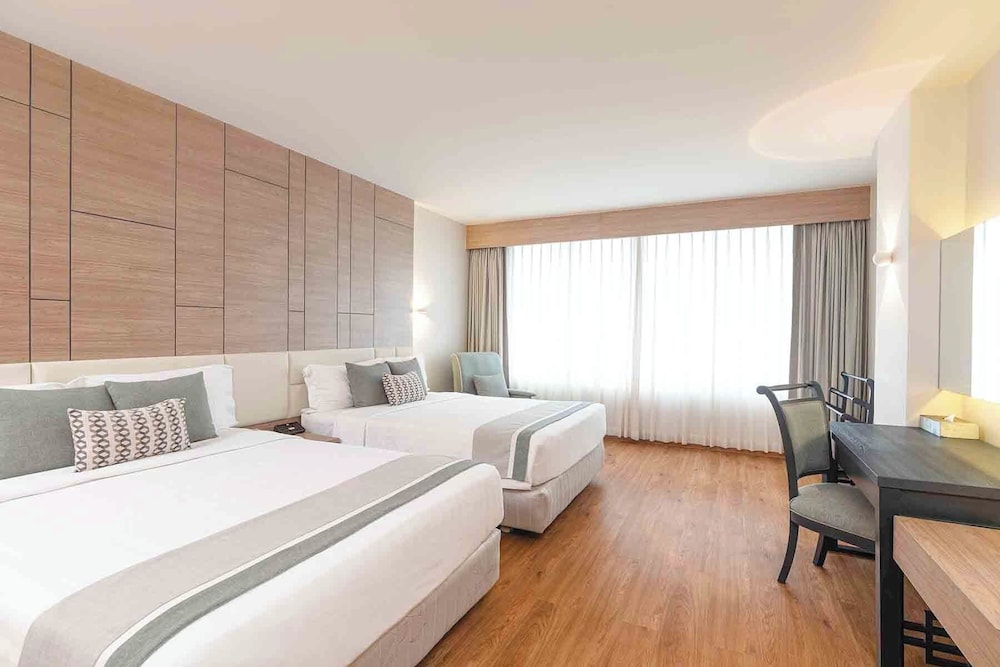 Phuket Graceland Resort And Spa — Hotel rooms in Patong Beach, Phuket Province
