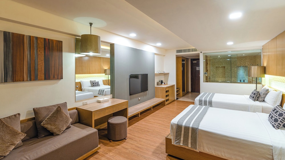 Phuket Graceland Resort And Spa — Hotel rooms in Patong Beach, Phuket Province