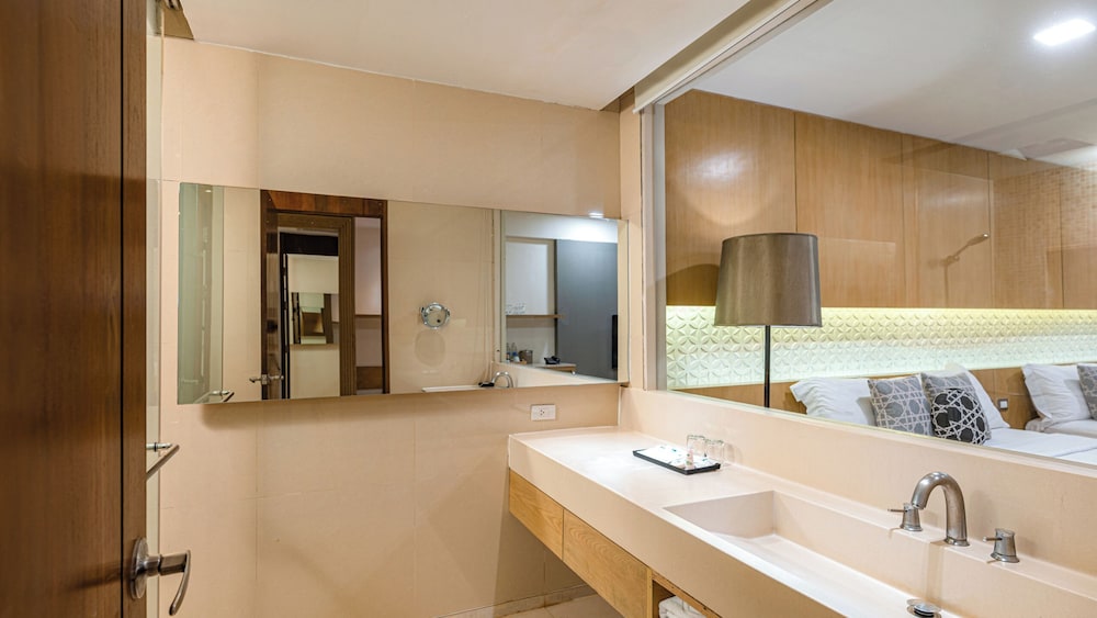Phuket Graceland Resort And Spa — Hotel rooms in Patong Beach, Phuket Province
