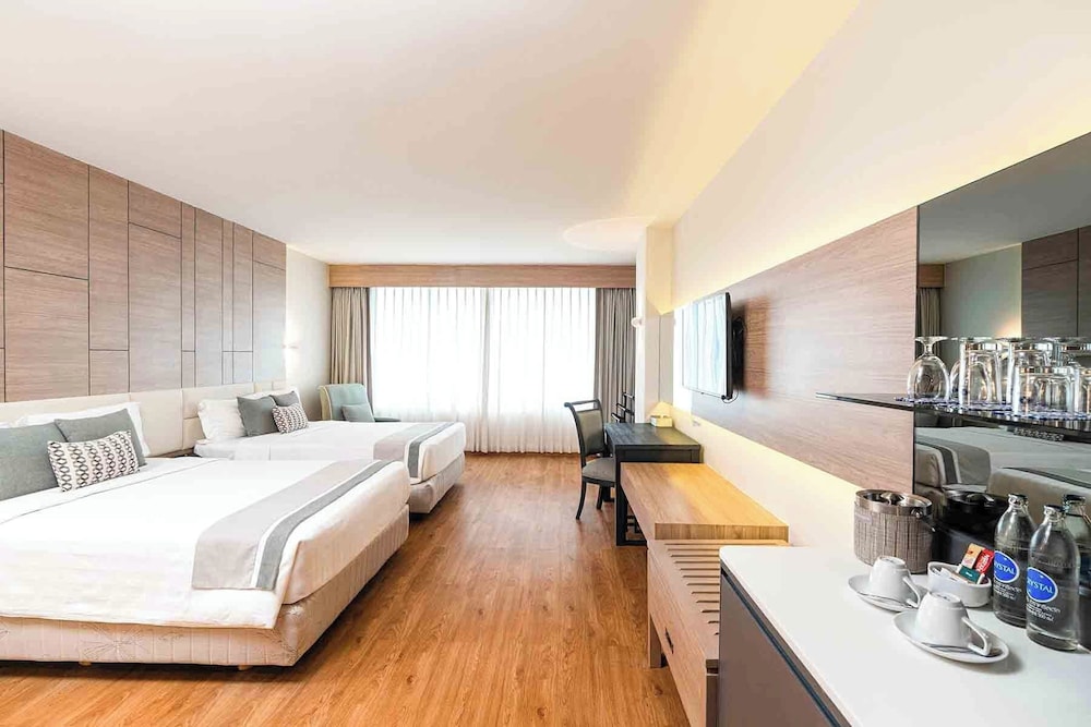 Phuket Graceland Resort And Spa — Hotel rooms in Patong Beach, Phuket Province