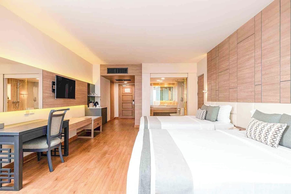 Phuket Graceland Resort And Spa — Hotel rooms in Patong Beach, Phuket Province