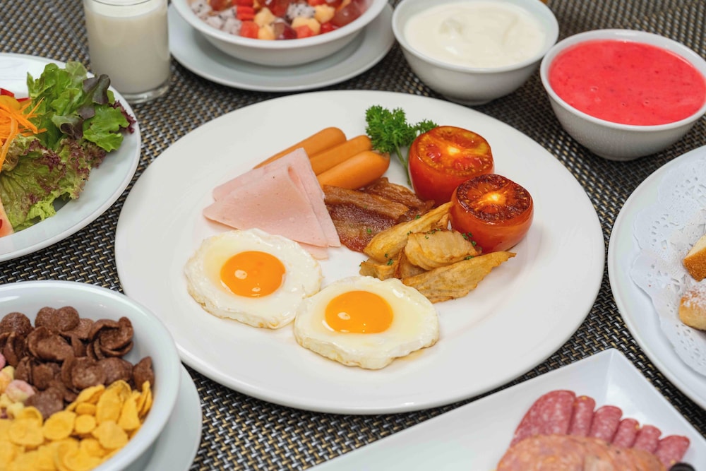 Phuket Graceland Resort And Spa — Restaurant & bars in Patong Beach, Phuket Province