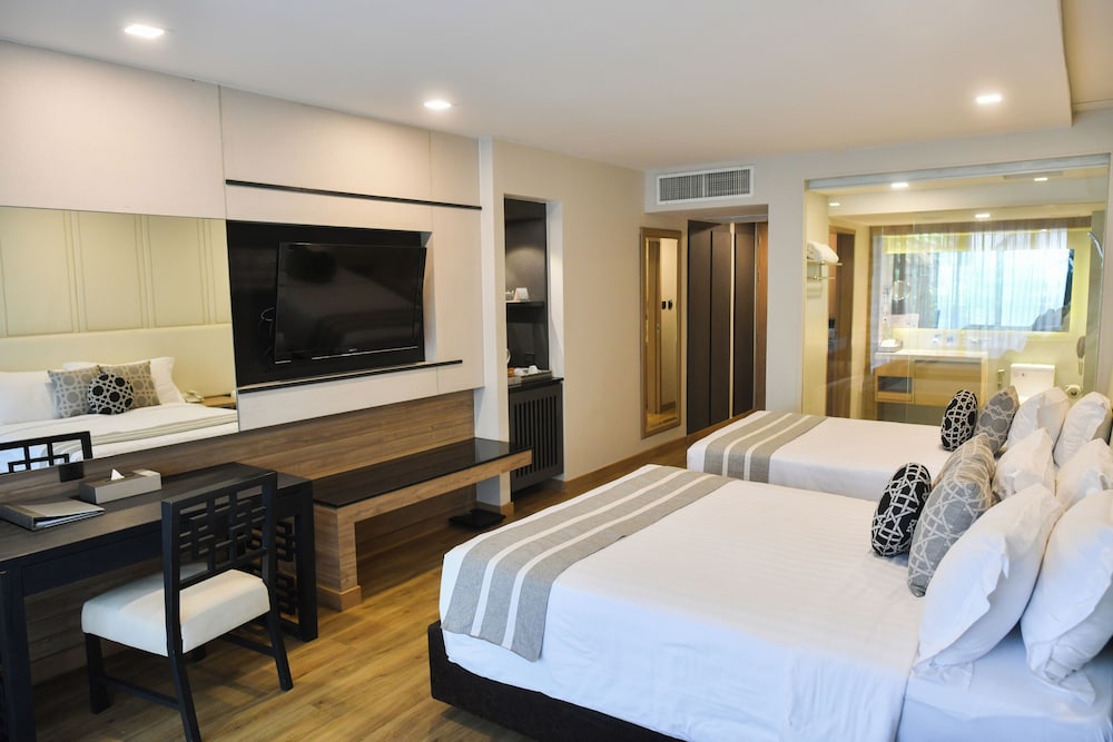 Phuket Graceland Resort And Spa — Hotel rooms in Patong Beach, Phuket Province