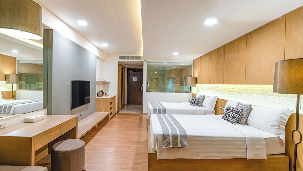Phuket Graceland Resort And Spa — Hotel rooms in Patong Beach, Phuket Province