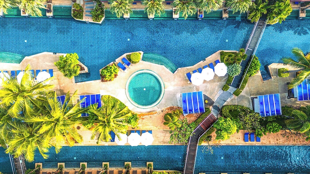Phuket Graceland Resort And Spa — Swimming pool in Patong Beach, Phuket Province